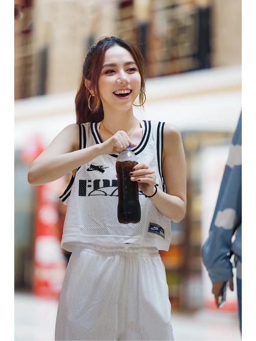 新澳门彩出号综合走势图和邓紫棋6年没有版税与邓紫棋售出了多少光盘